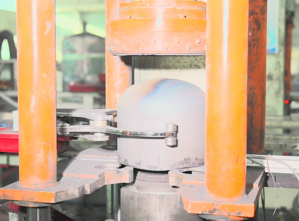 M&aacute;quina cortadora de bordes para la fabricaci&oacute;n de cilindros de GLP